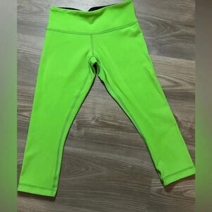 Lululemon Wunder’s under reversible Capri NWOT size 4